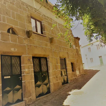 Casa Porta De Santiago * Pinhel